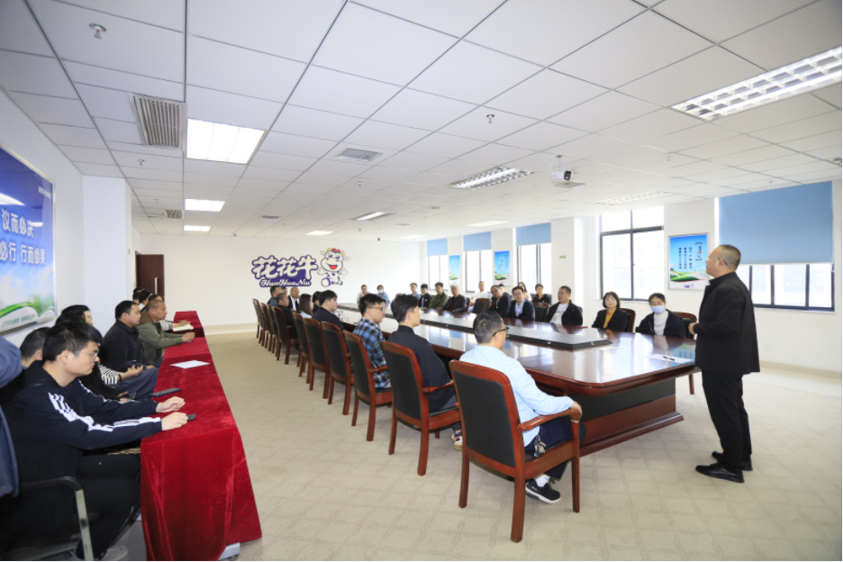 增強(qiáng)消防意識(shí)，筑牢安全底線丨花花牛乳業(yè)集團(tuán)組織消防應(yīng)急演練