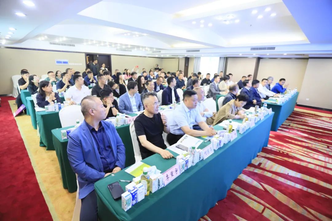 河南省2024國(guó)家“學(xué)生飲用奶計(jì)劃”推廣工作推進(jìn)會(huì)在鄭州成功舉辦！