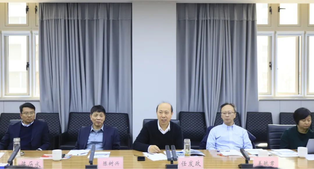 花花牛乳業(yè)集團(tuán)黨委書記、董事長(zhǎng)唐洪峰一行赴中原食品實(shí)驗(yàn)室同中國(guó)工程院院士、中原食品實(shí)驗(yàn)室主任任發(fā)政座談交流