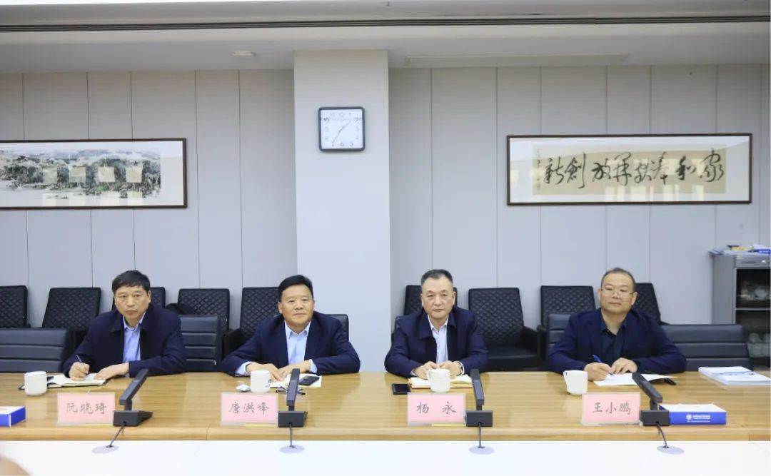 花花牛乳業(yè)集團(tuán)黨委書記、董事長(zhǎng)唐洪峰一行赴中原食品實(shí)驗(yàn)室同中國(guó)工程院院士、中原食品實(shí)驗(yàn)室主任任發(fā)政座談交流