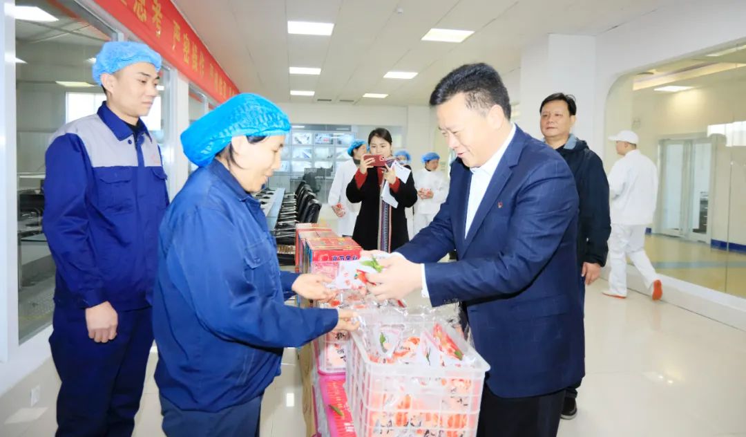 新春慰問送關(guān)懷——集團黨委書記、董事長慰問春節(jié)期間堅守崗位的一線職工