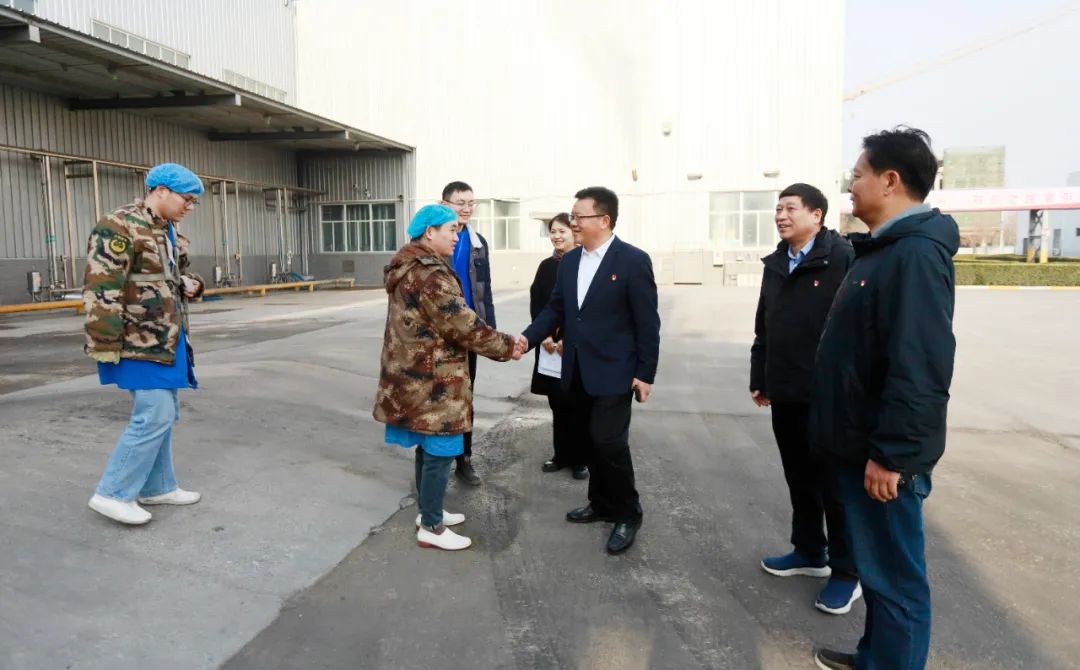 新春慰問送關(guān)懷——集團黨委書記、董事長慰問春節(jié)期間堅守崗位的一線職工