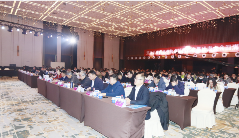 河南奶業(yè)發(fā)展啟航新征程——花花牛乳業(yè)集團黨委書記、董事長唐洪峰當選河南省奶業(yè)協(xié)會會長