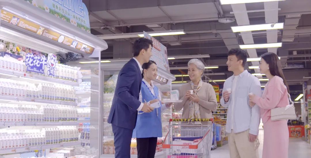 點贊！河南日報要聞02版——報道花花牛乳業(yè)集團鄭州分公司乳制品生產(chǎn)場景，彰顯花花牛乳業(yè)集團發(fā)展新活力