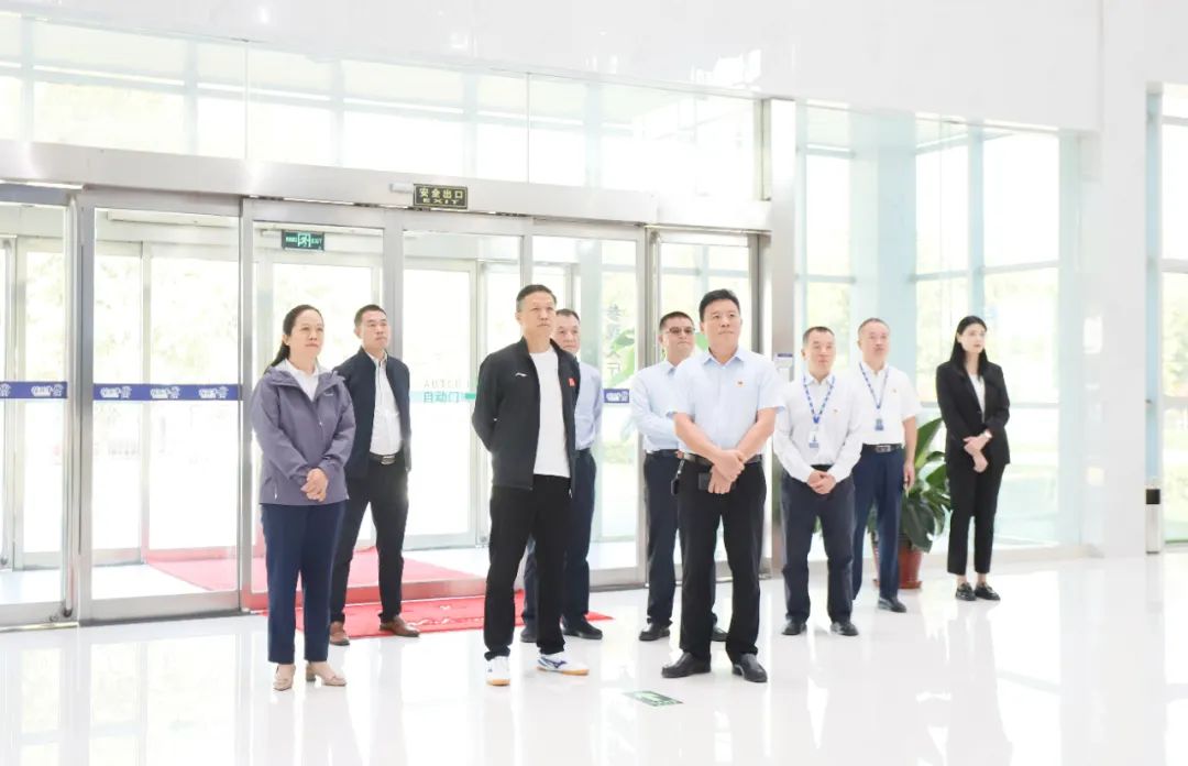 快樂過“雙節(jié)”，安全不放假｜河南農(nóng)投集團(tuán)黨委書記、董事長李曉寰一行蒞臨花花牛乳業(yè)集團(tuán)開展“雙節(jié)”安全生產(chǎn)大檢查活動并慰問一線職工、