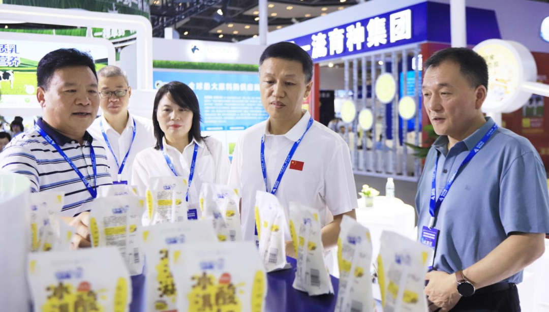 啟航新征程 點(diǎn)亮新賽道丨花花牛乳業(yè)集團(tuán)參加第十四屆中國(guó)奶業(yè)大會(huì)暨D20峰會(huì)，榮獲“中國(guó)乳制品生產(chǎn)企業(yè)現(xiàn)代化等級(jí)5A級(jí)”評(píng)定殊榮