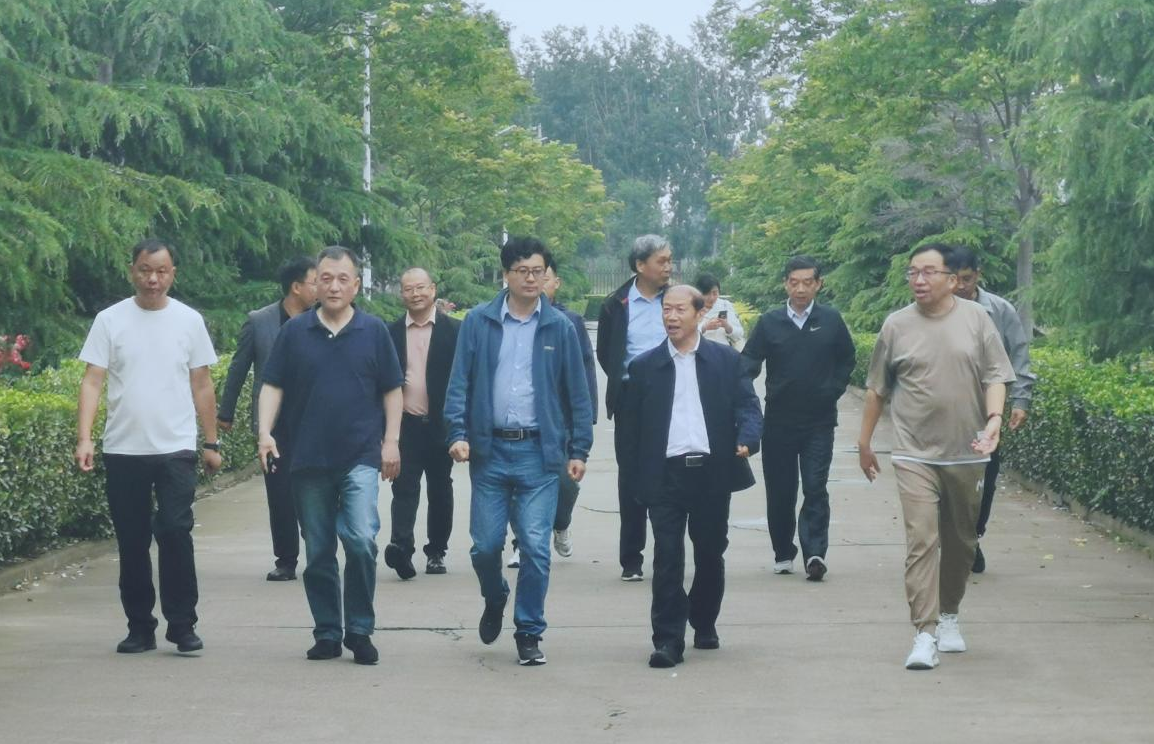 花花牛丨河南農(nóng)業(yè)大學(xué)黨委副書(shū)記、校長(zhǎng)介曉磊一行蒞臨花花牛河南瑞亞參觀調(diào)研