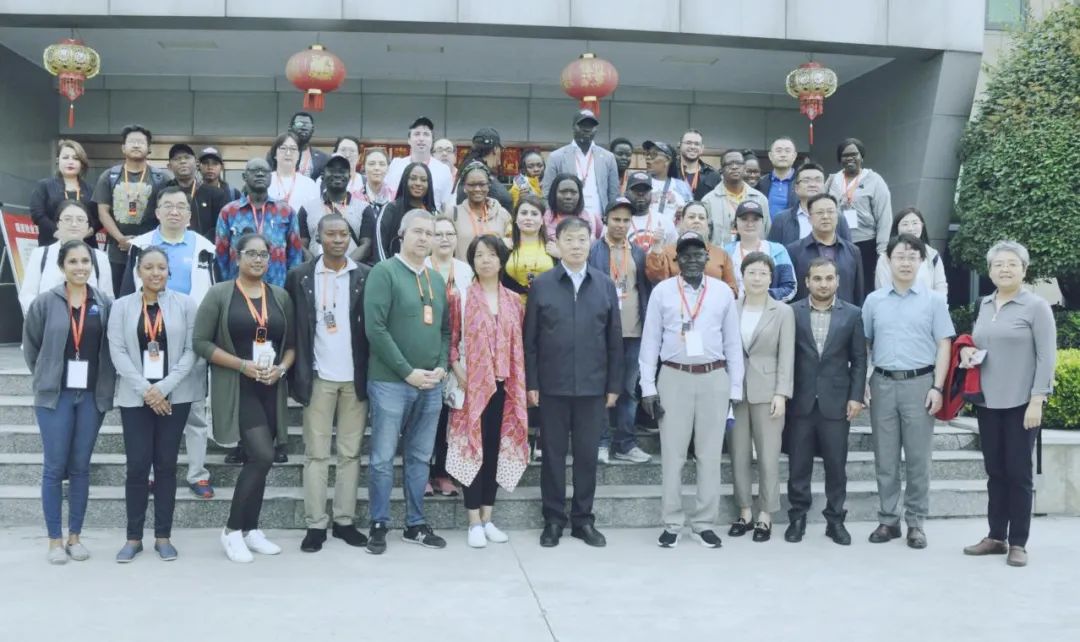 北京大學南南合作與發(fā)展學院教授、全球伙伴關系主任周詠梅一行蒞臨花花牛平輿瑞亞牧業(yè)參觀調研