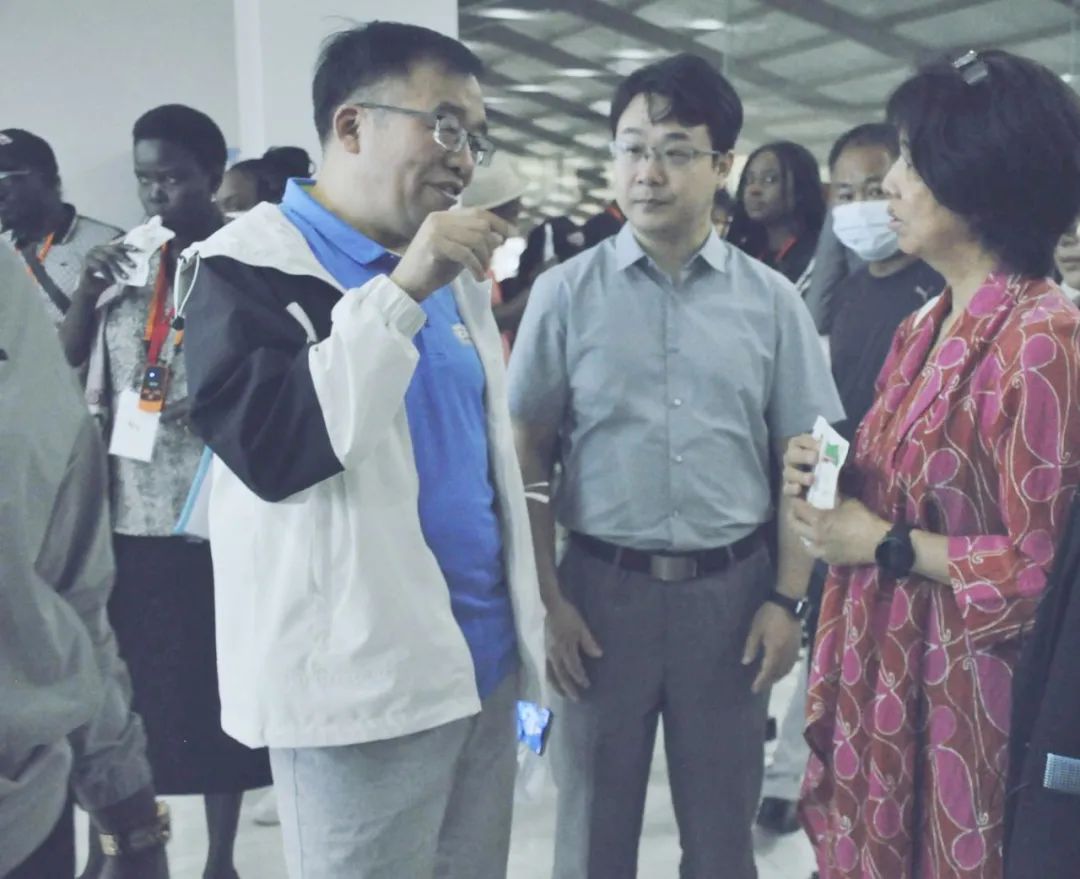 北京大學南南合作與發(fā)展學院教授、全球伙伴關系主任周詠梅一行蒞臨花花牛平輿瑞亞牧業(yè)參觀調研