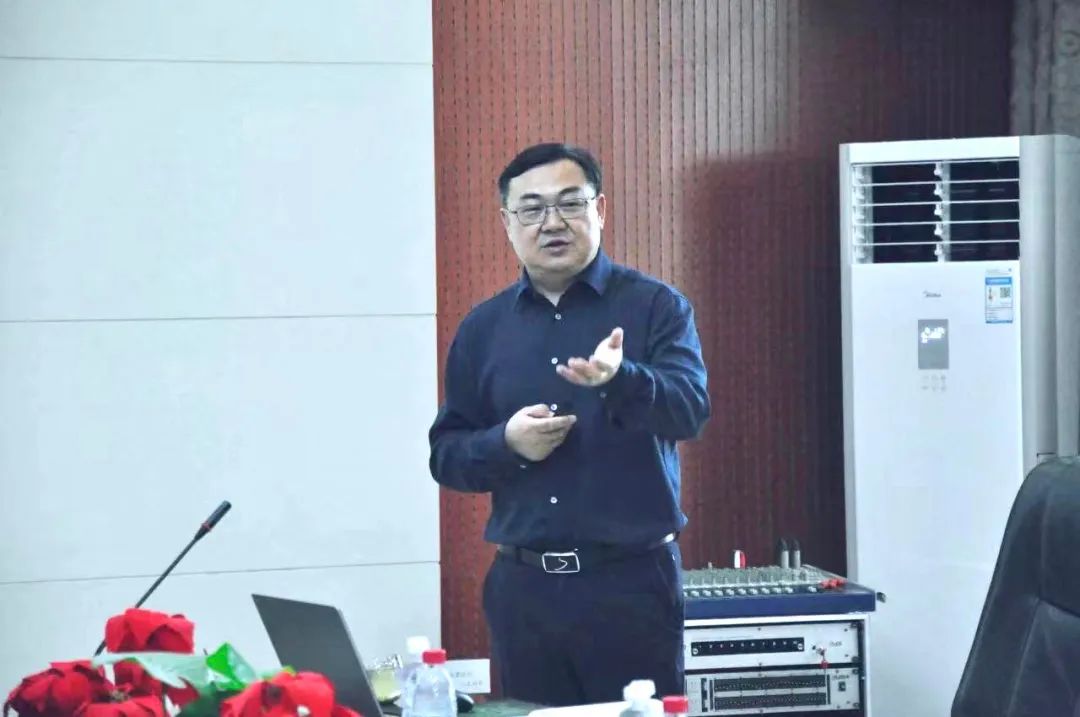 花花牛丨國(guó)家奶牛產(chǎn)業(yè)技術(shù)體系首席科學(xué)家、中國(guó)農(nóng)業(yè)大學(xué)教授李勝利一行蒞臨花花牛魯山瑞亞參觀調(diào)研