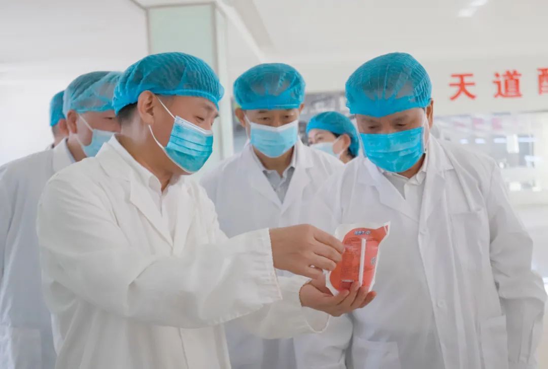 快訊丨河南省人民政府副省長武國定蒞臨花花牛乳業(yè)集團瑞亞牧業(yè)調研奶源基地建設情況