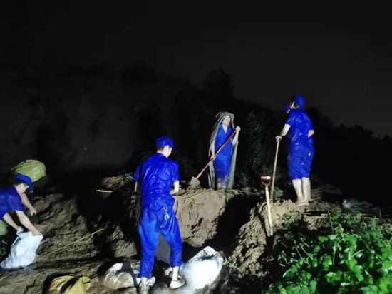微光匯聚、風(fēng)雨同舟，我們一起扛！