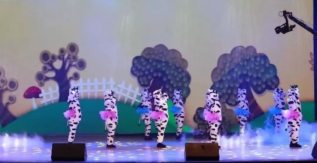 “贏在2019”，花花牛乳業(yè)集團(tuán)2019年新春晚會(huì)盛大開幕