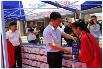 “健康中原，牛奶伴您行——花花牛乳業(yè)集團(tuán)2018中國(guó)小康牛奶行動(dòng)” 公益助學(xué)啟動(dòng)儀式隆重舉行