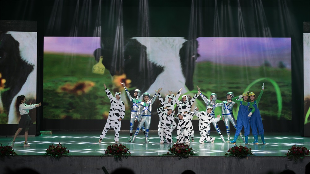 “不忘初心、聚力前行” 花花牛集團2018迎新春聯(lián)歡會隆重舉行