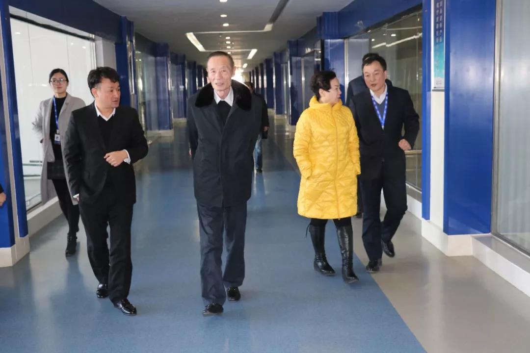 中國奶業(yè)協(xié)會高鴻賓會長蒞臨花花牛指導工作