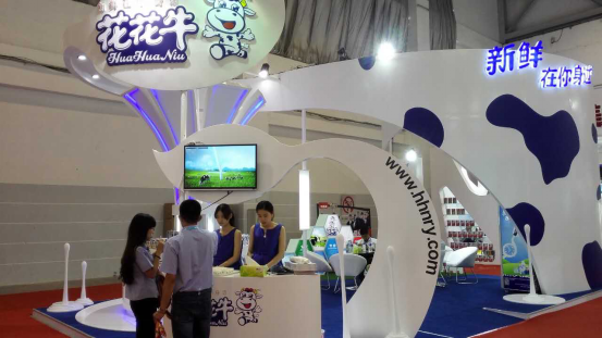 花花牛牛氣沖天！農(nóng)業(yè)部長品嘗“領(lǐng)暢”點贊，又獲國際奶業(yè)平臺青睞
