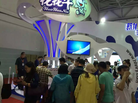 花花牛牛氣沖天！農(nóng)業(yè)部長品嘗“領(lǐng)暢”點贊，又獲國際奶業(yè)平臺青睞