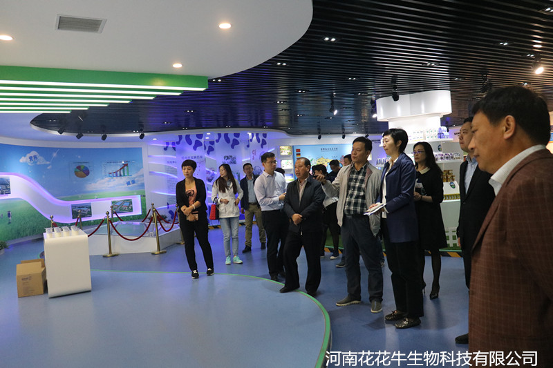 鄭州市二七區(qū)區(qū)委、統(tǒng)戰(zhàn)部部長王玉紅蒞臨花花牛生物科技有限公司參觀指導(dǎo)