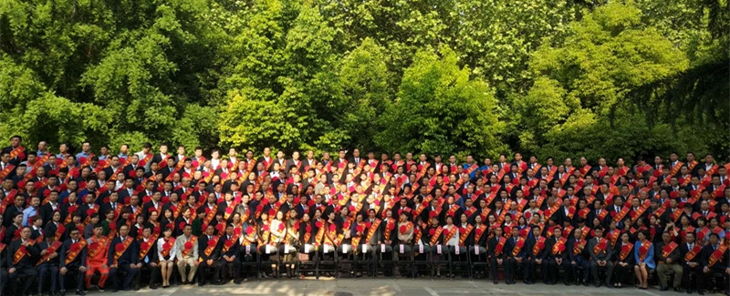 河南花花牛乳業(yè)集團股份有限公司阮曉琦、王曉龍榮獲“鄭州市勞動模范”榮譽稱號