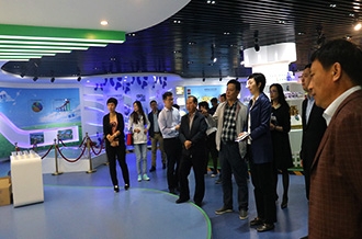 鄭州市二七區(qū)區(qū)委、統(tǒng)戰(zhàn)部部長王玉紅蒞臨花花牛生物科技有限公司參觀指導(dǎo)