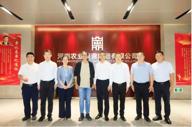 東方甄選俞敏洪先生到訪河南農(nóng)投集團(tuán)，品嘗花花牛產(chǎn)品并給予高度評(píng)價(jià)